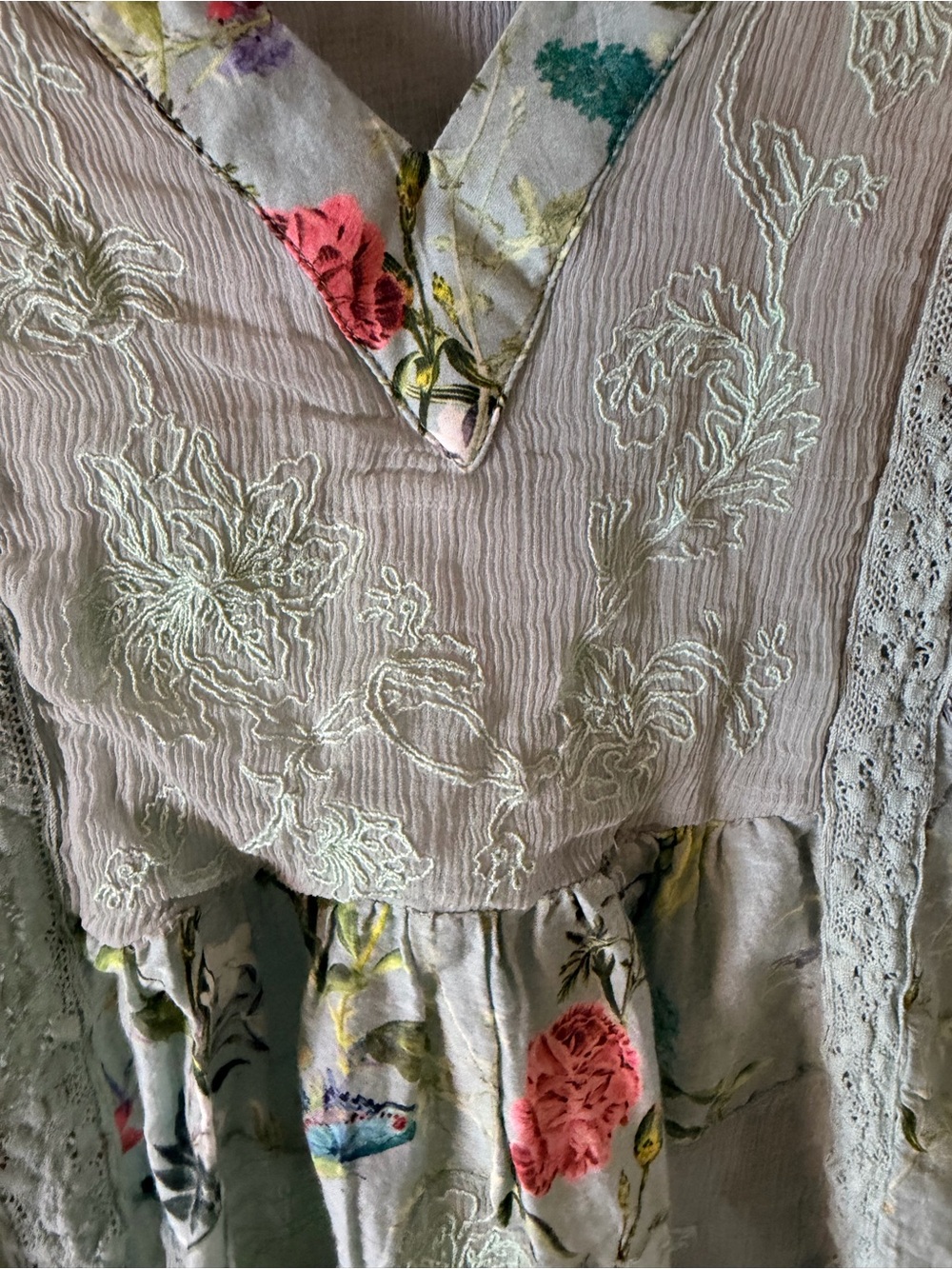 Let Me Be - beautiful blouse - Picture 5 of 10